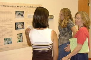 Carla Gunderson talking with Bessie Yang from the University of Tennessee.